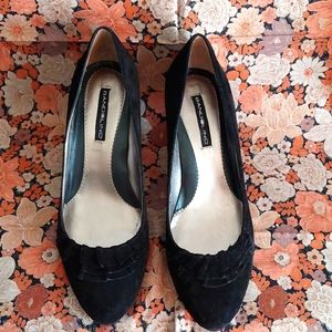NWOT Bandolino ruffled black suede pumps, size 6.5M